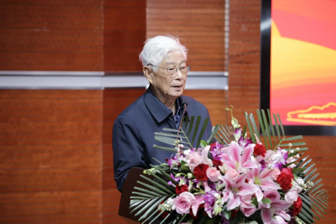 09太阳集团官网资深教授 顾明远先生.jpg